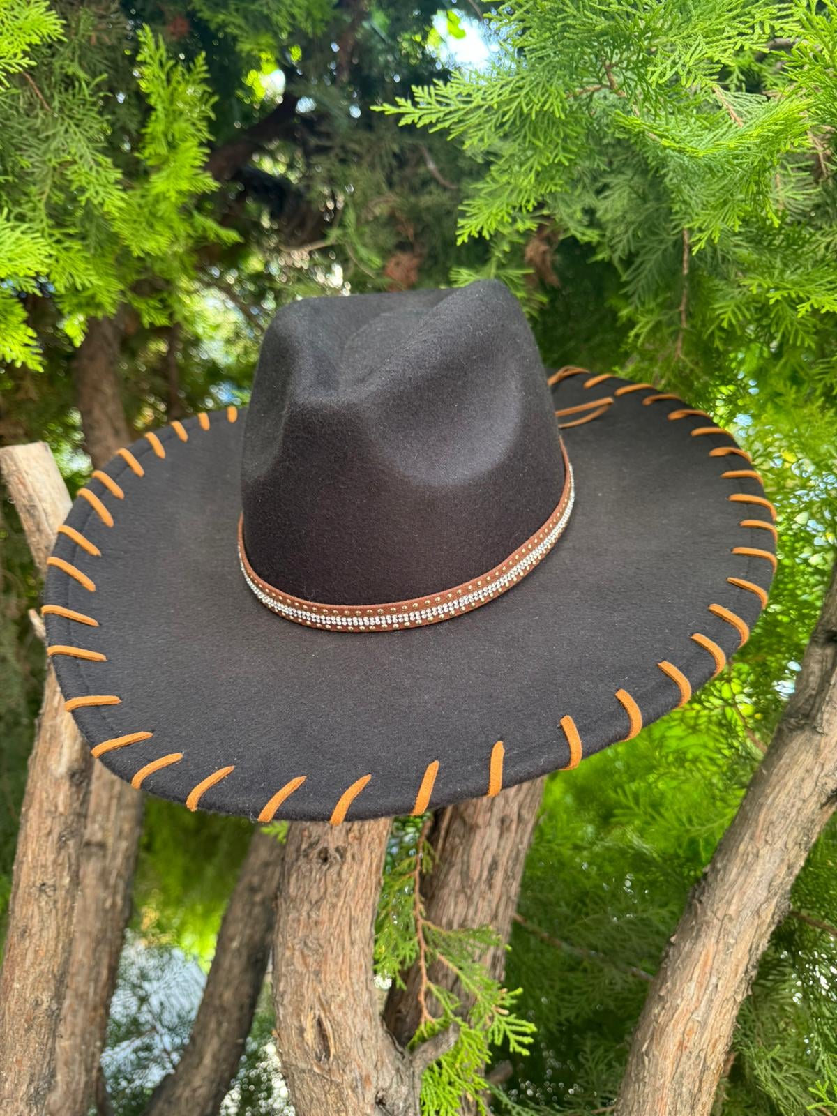 Black Felt Cowboy Hat with Rhinestone Band and Faux Leather Trim - Nesvay - by Peralane - photo 2