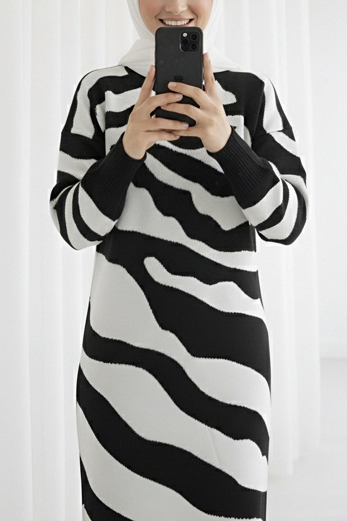 Slit Patterned Knit Dress - Black - Podyumplus - by Peralane