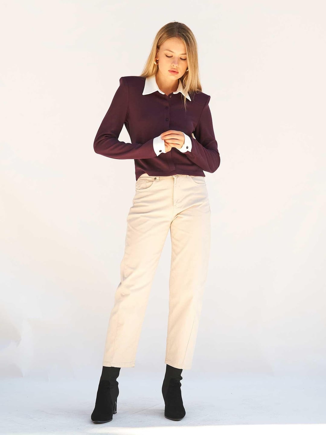 Long-Sleeved Collared Knit Blouse in Deep Plum - Lefon - by Peralane - photo 5