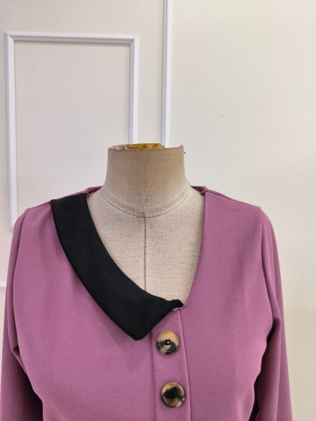 Women's Long-Sleeved Asymmetric Collar Crepe Blouse with Buttons - Janes - by Peralane - photo 7