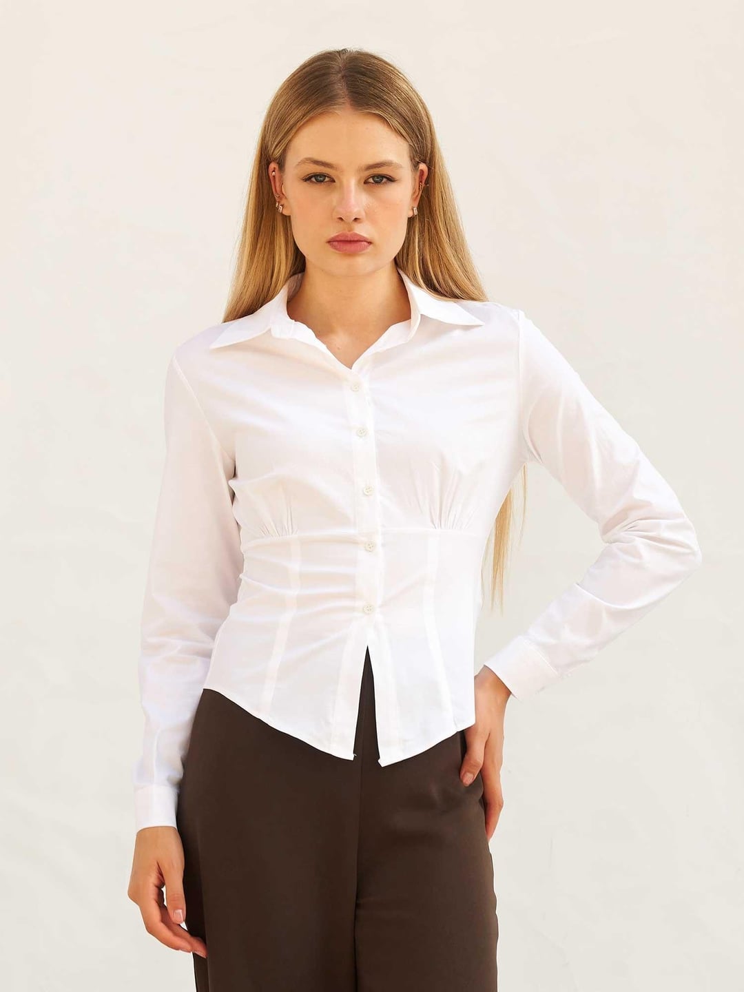 White Poplin Blouse with Corsage Detail and Long Sleeves - Lefon - by Peralane