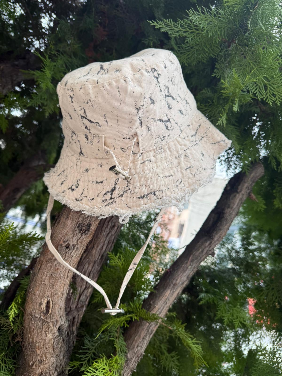 Women's Cream Distressed Thread Bucket Hat - Nesvay - by Peralane - photo 2