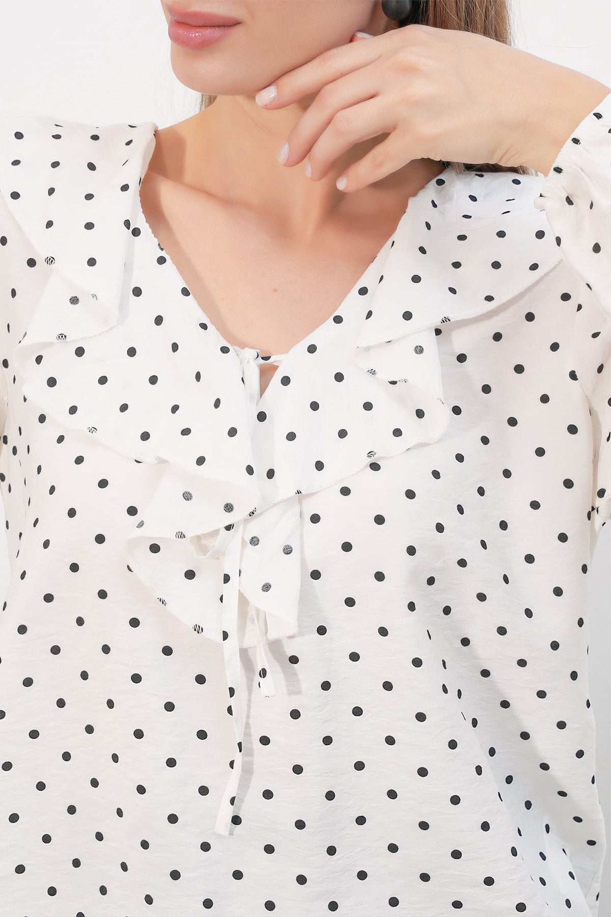 White Polka Dot V-Neck Blouse with Ruffled Collar and Tie Closure - 40034 - Bigdart - by Peralane - photo 3