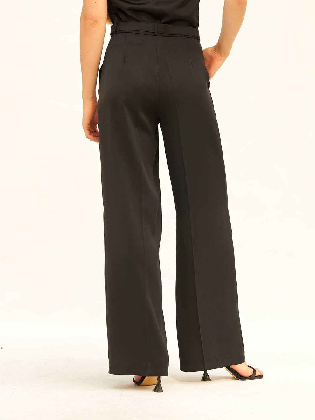 Black Sleeveless Wide-Leg Jumpsuit with Belt - Lefon - by Peralane - photo 7