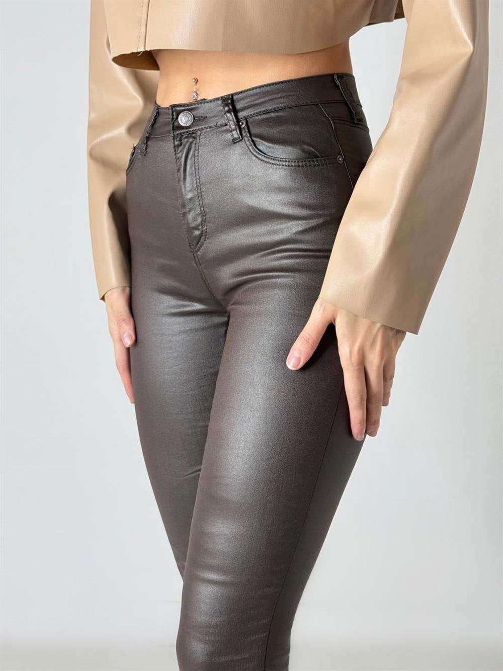 Women's High-Waist Slim-Leg Trousers in Dark Brown - Lacarino Jeans - by Peralane - photo 4