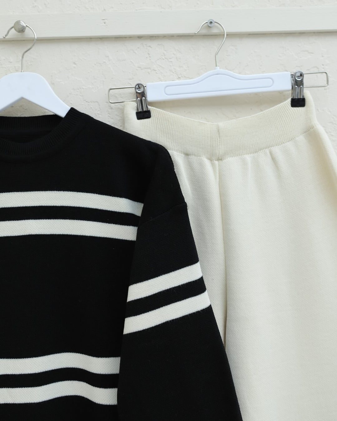 Round Neck Balloon Sleeve Knit Co-ord Set - Black - Podyumplus - by Peralane - photo 4