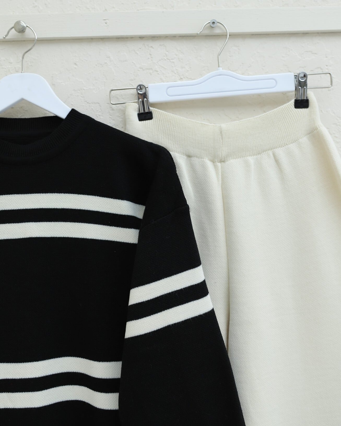 Round Neck Balloon Sleeve Knit Co-ord Set - Black - Podyumplus - by Peralane - photo 4