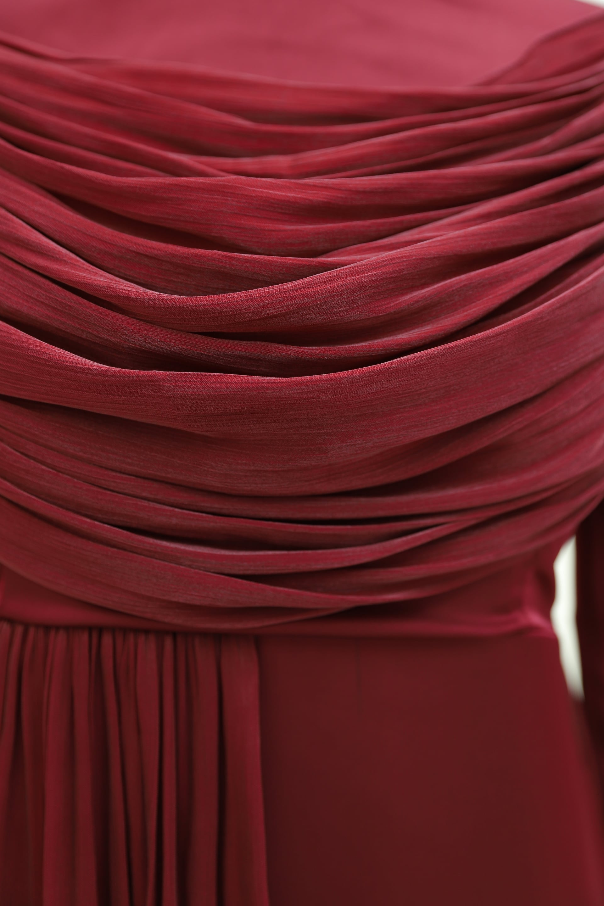 Burgundy Satin Evening Dress with Stone-Embellished Shoulders and Pleated Detail - Podyumplus - by Peralane - photo 8