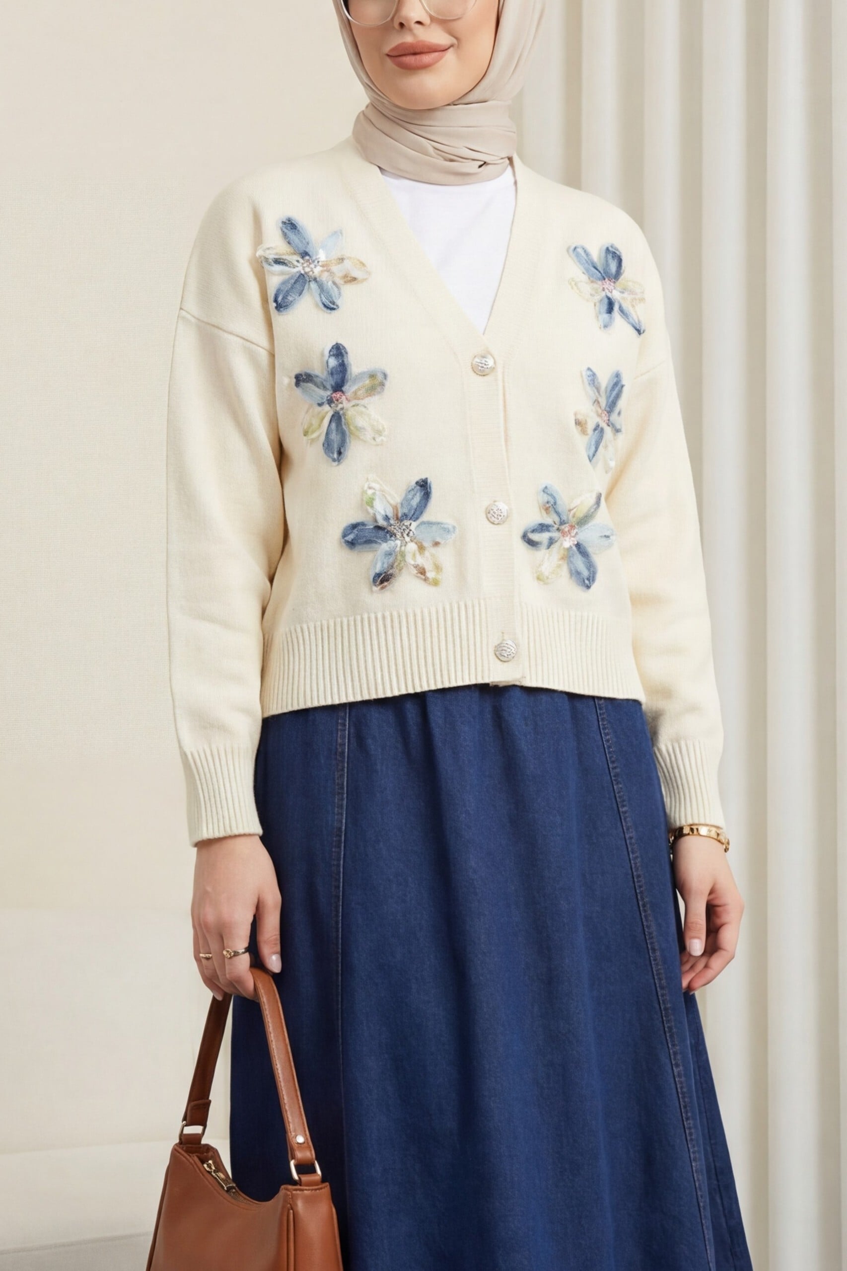 Cream Sequin and Floral Appliqué Buttoned Knit Cardigan – Women's - Podyumplus - by Peralane - photo 4
