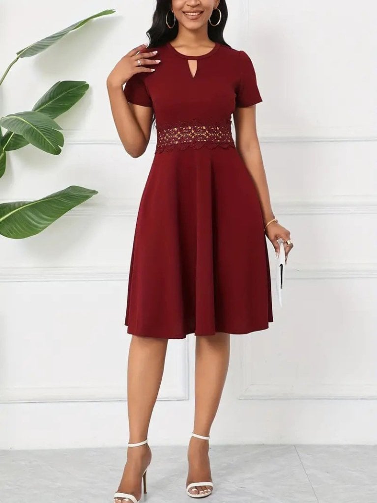 Women's Short-Sleeve Round Neck Keyhole Detail Dress in Deep Red - Janes - by Peralane - photo 4