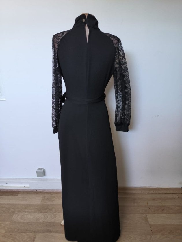 Women's Long-Sleeve Black Crepe Dress with Lace Sleeves and Keyhole Neckline - Janes - by Peralane - photo 6