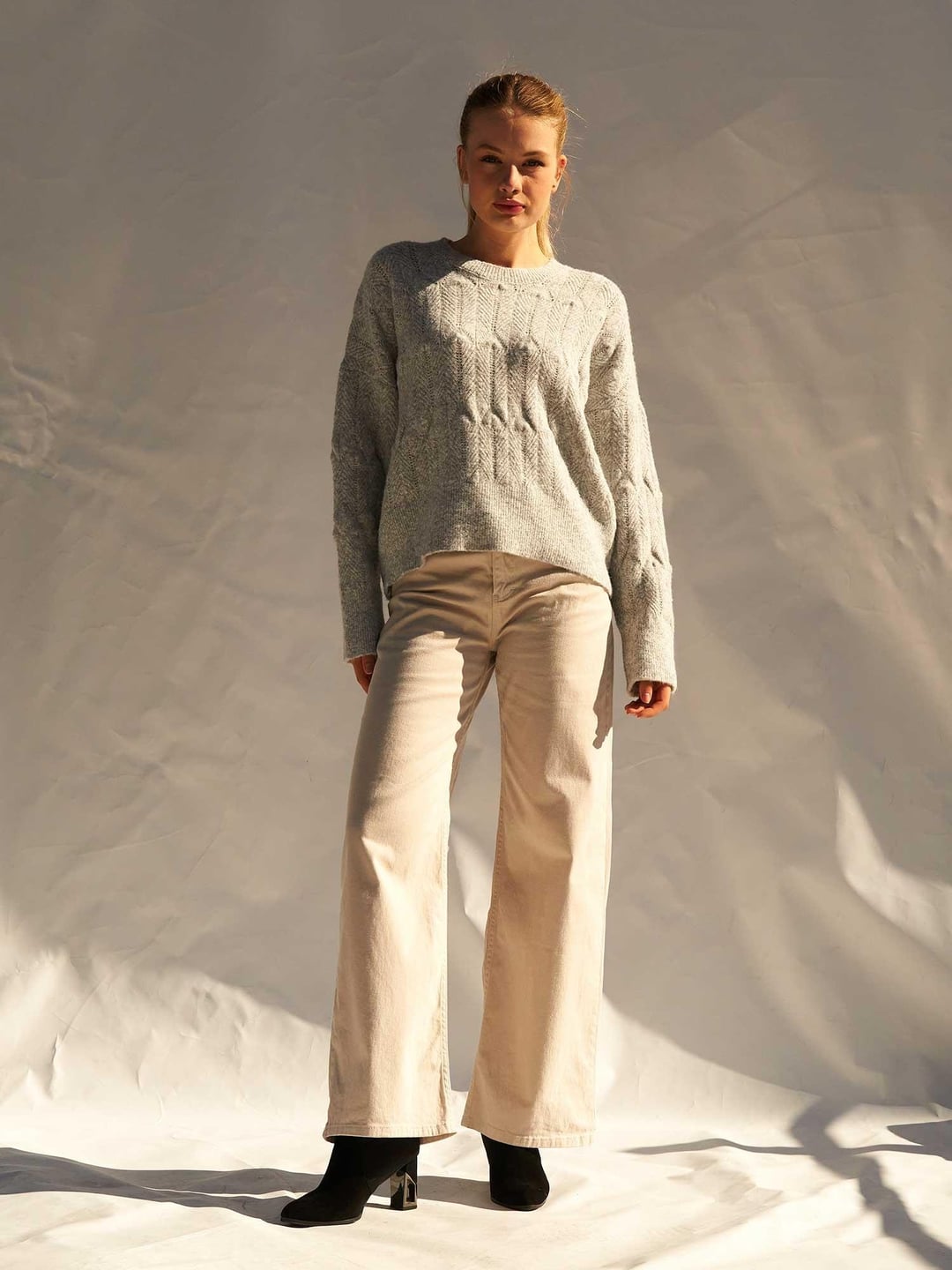 Light Grey Cable Knit Sweater - Lefon - by Peralane