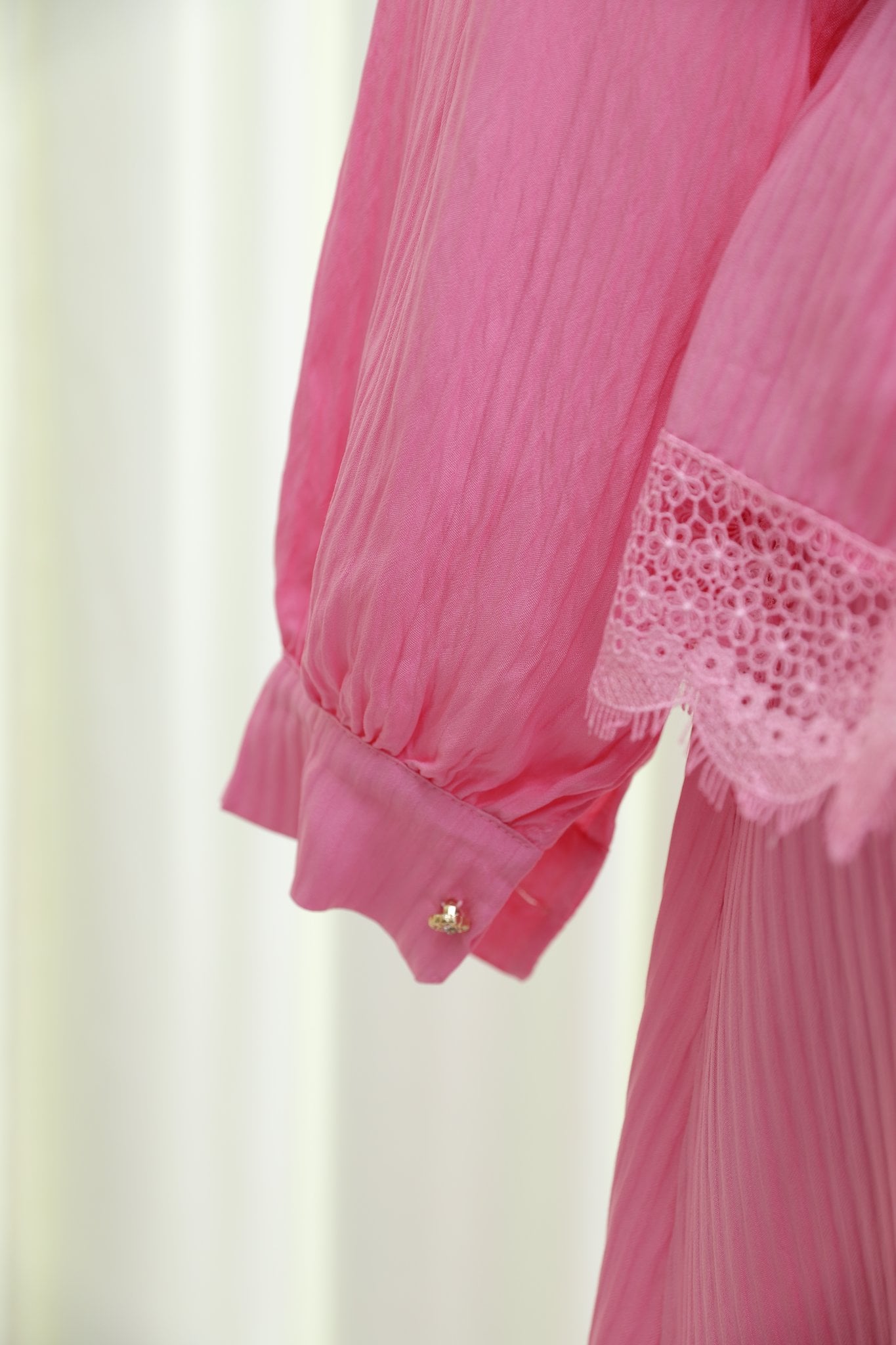 Pink Pleated Crepe Two-Piece Set with Lace Skirt and Bow Neckline - Podyumplus - by Peralane - photo 6