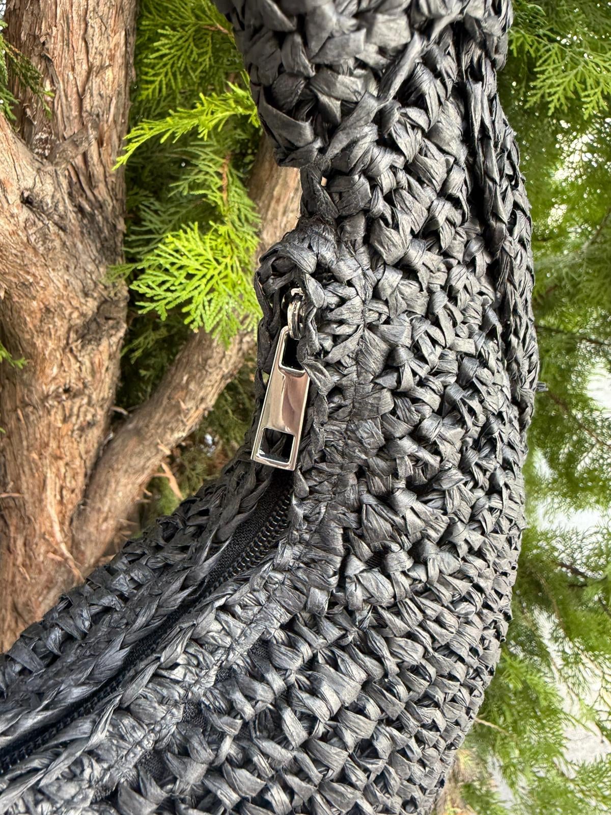 Black Woven Straw Handbag with Knotted Handle - Nesvay - by Peralane - photo 4