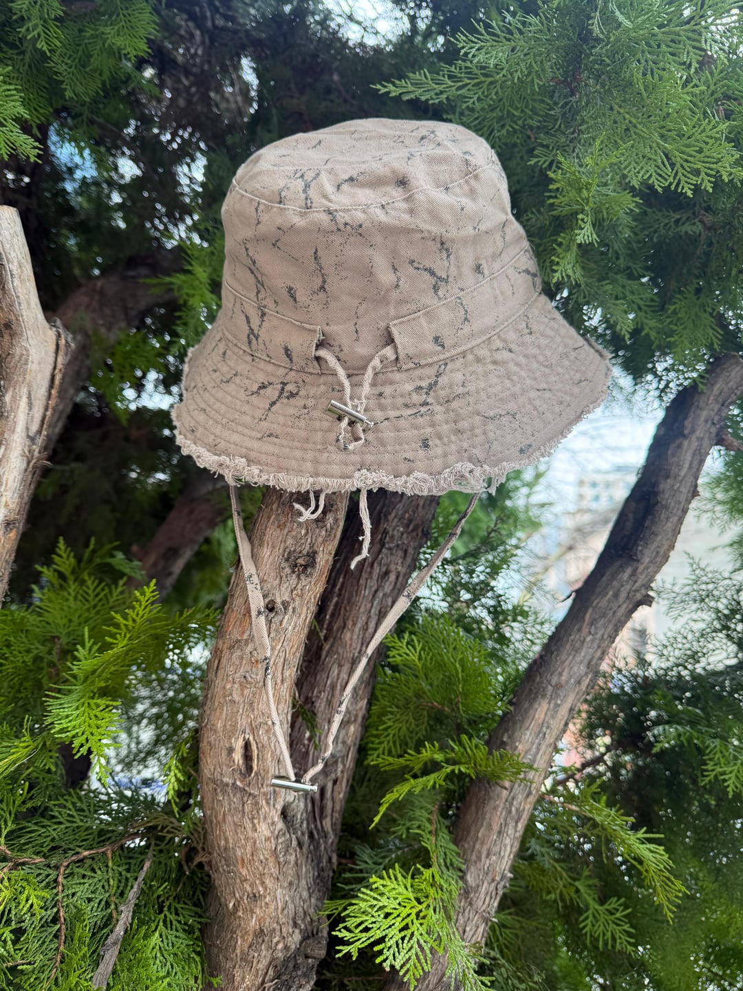 Beige Distressed Linen Bucket Hat with Drawstring - Nesvay - by Peralane - photo 2