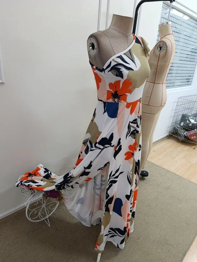 Women's One-Shoulder High-Slit Maxi Dress with Floral Print - Janes - by Peralane - photo 6