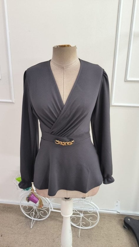 Women's Long-Sleeved Wrap Blouse with Chain Detail - Janes - by Peralane - photo 4