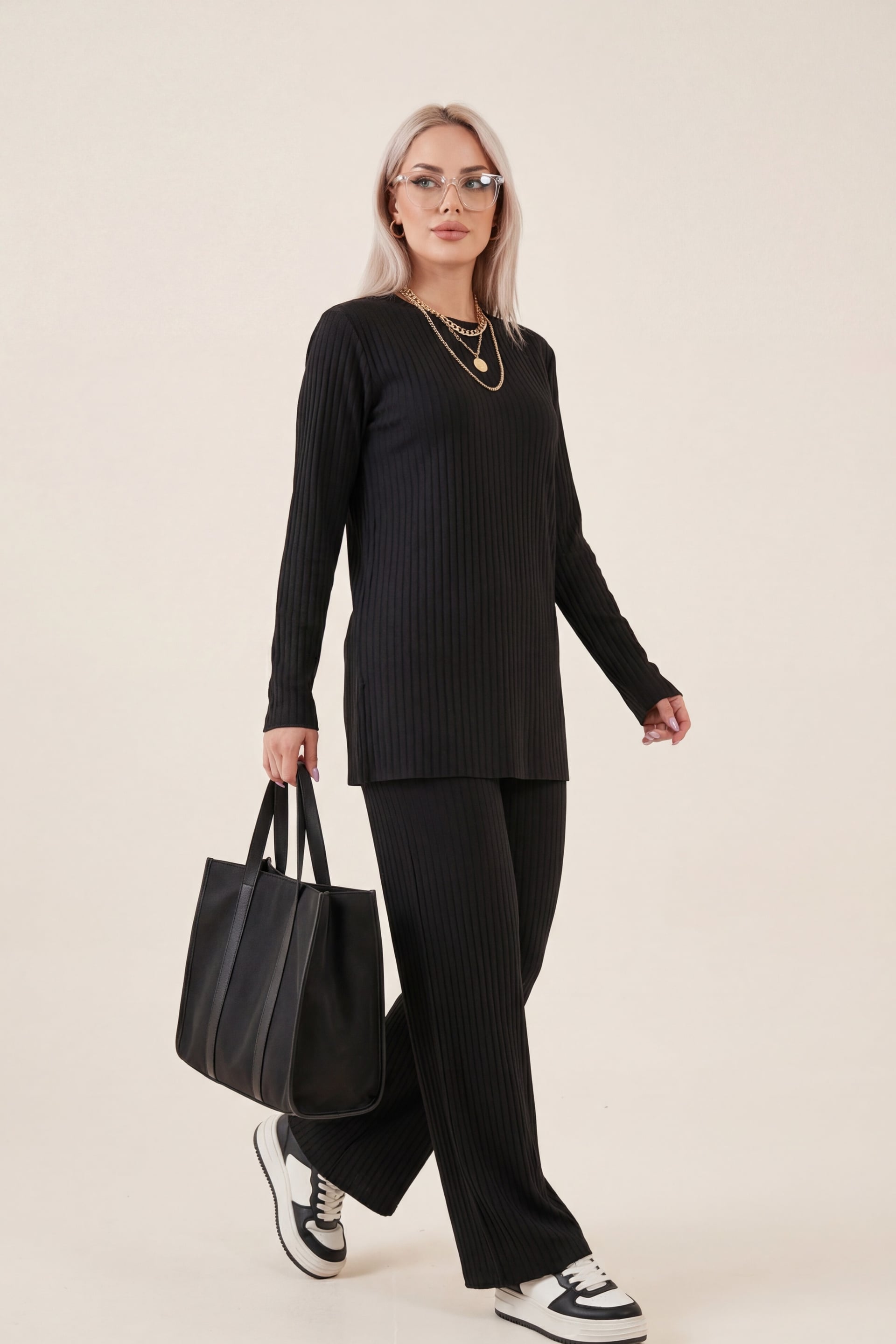 Black Ribbed Two-Piece Lounge Set with Tunic and Wide-Leg Trousers - Podyumplus - by Peralane