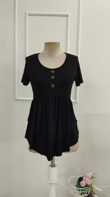 Women's Black Short-Sleeve Scoop Neck Button-Front Asymmetric Viscose Peplum Blouse - Janes - by Peralane - photo 4