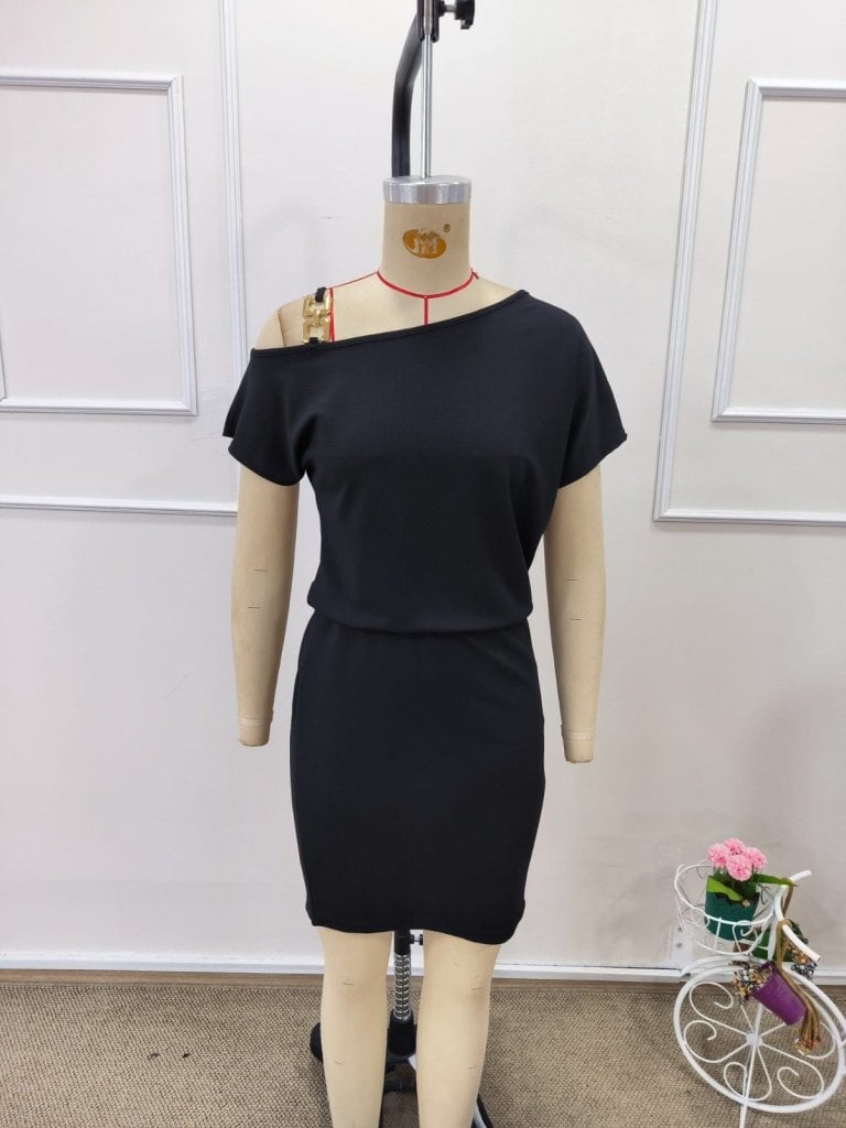 Women's Short-Sleeved Asymmetrical Neckline Knit Dress with Gold-Tone Chain Strap Detail - Janes - by Peralane - photo 7