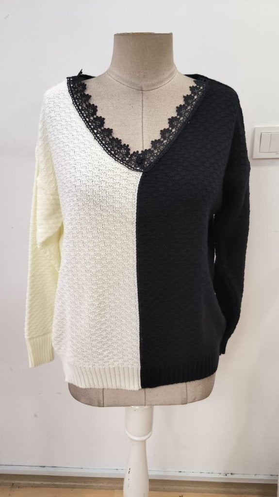 Women's Long-Sleeved Two-Tone V-Neck Knit Blouse with Waffle Texture - Janes - by Peralane - photo 6