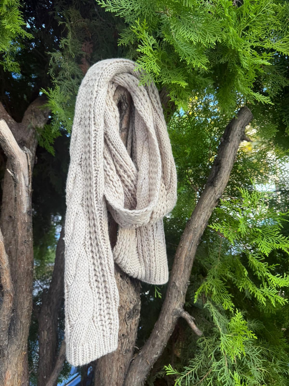 Beige Knitted Scarf with Cable Pattern - Nesvay - by Peralane - photo 2