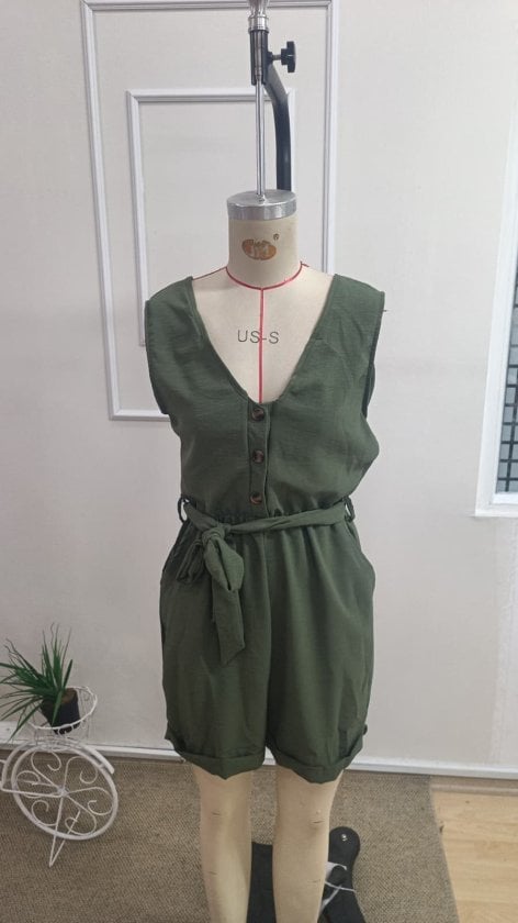 Women's Sleeveless V-Neck Button-Front Tie-Waist Short Romper in Olive Green - Janes - by Peralane - photo 4