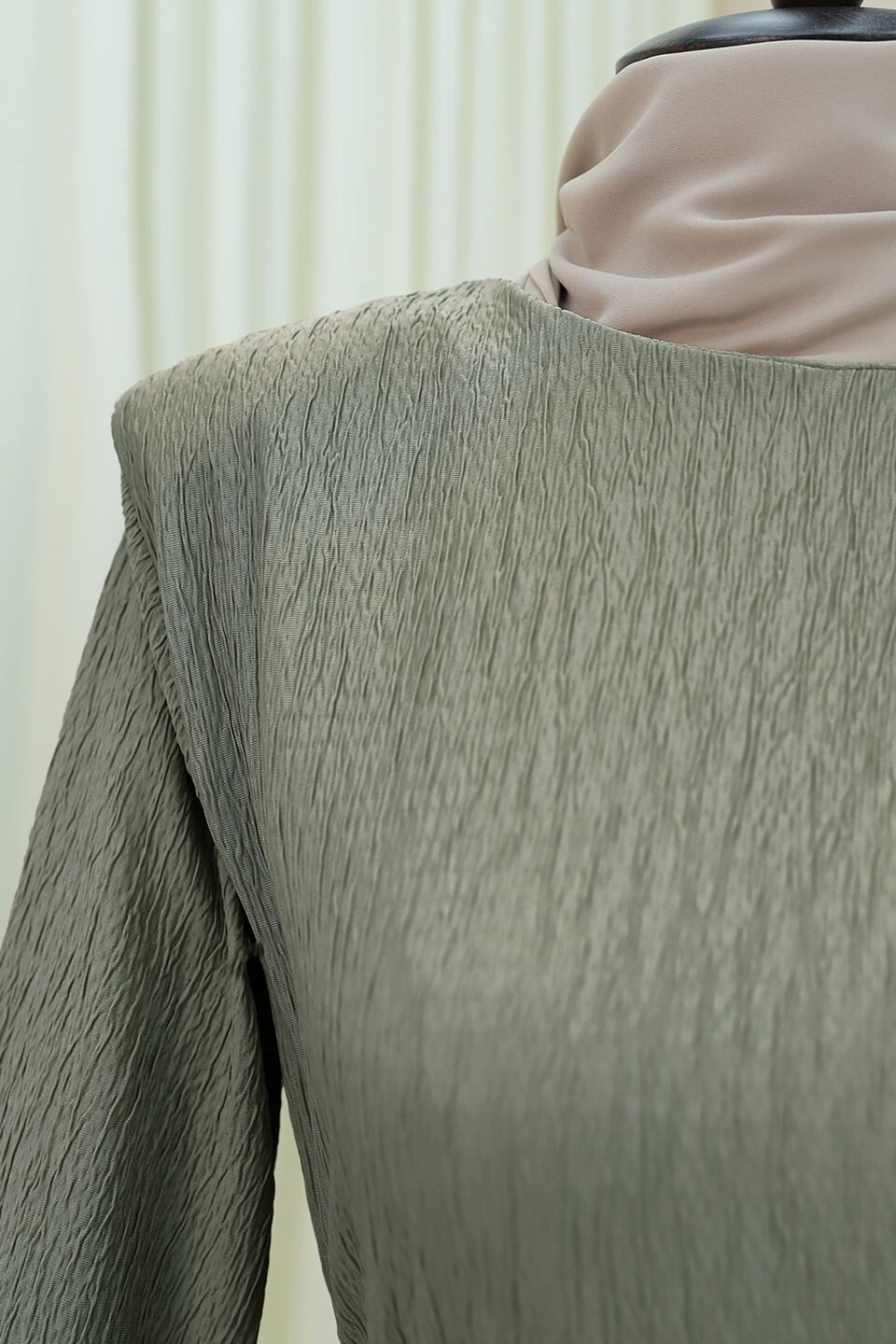 Olive Green Long-Sleeve Textured Dress with Tie Waist - Podyumplus - by Peralane - photo 5