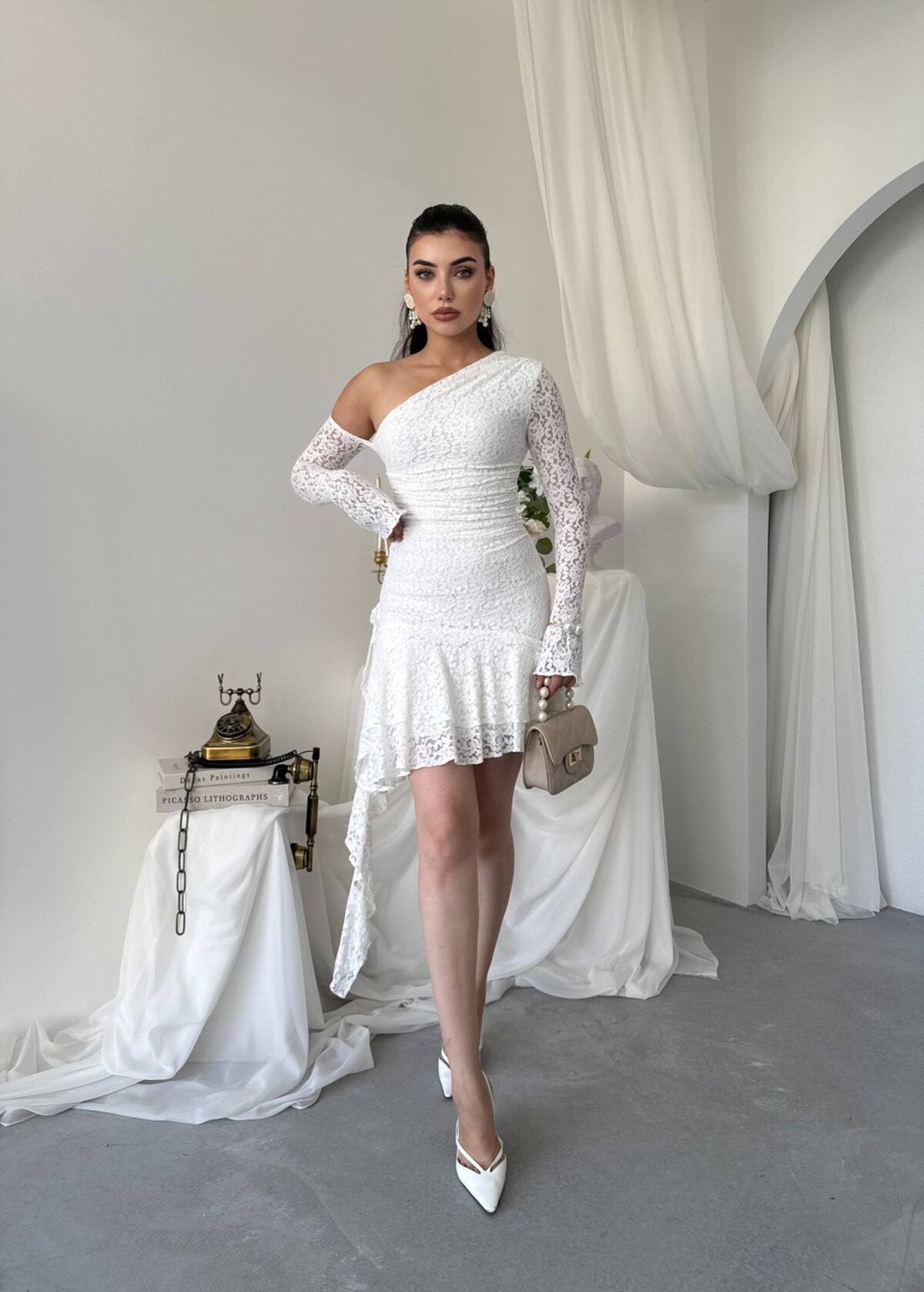 Ekru One-Shoulder Long-Sleeved Lace Dress with Train - Etika - by Peralane - photo 2