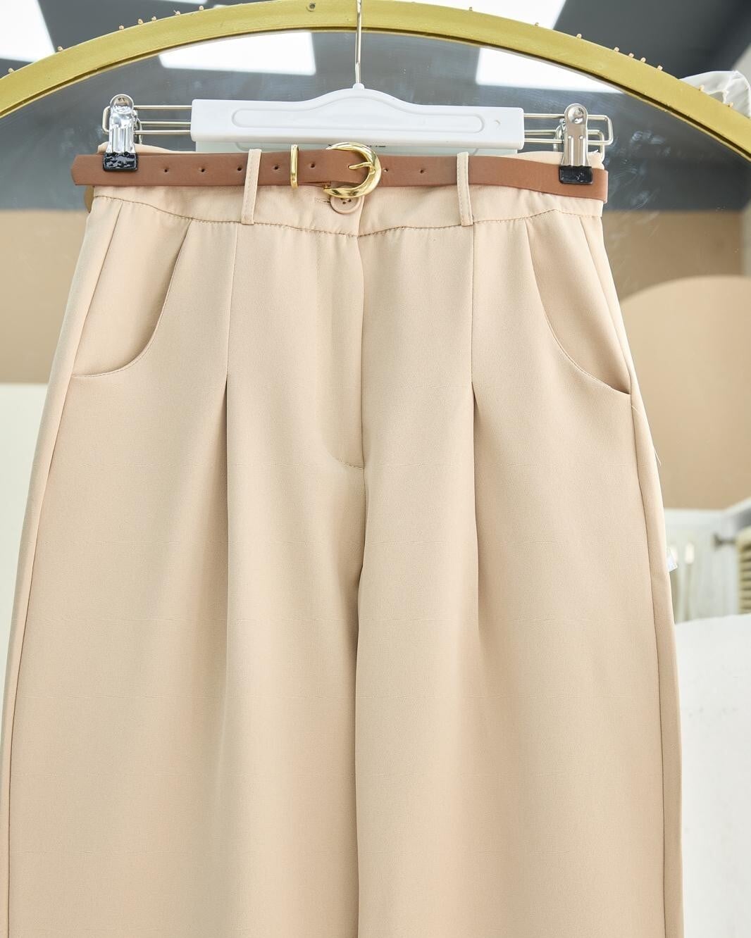 Pleated High-Waist Ankle Trousers with Pockets and Belt - Beige - Podyumplus - by Peralane - photo 3