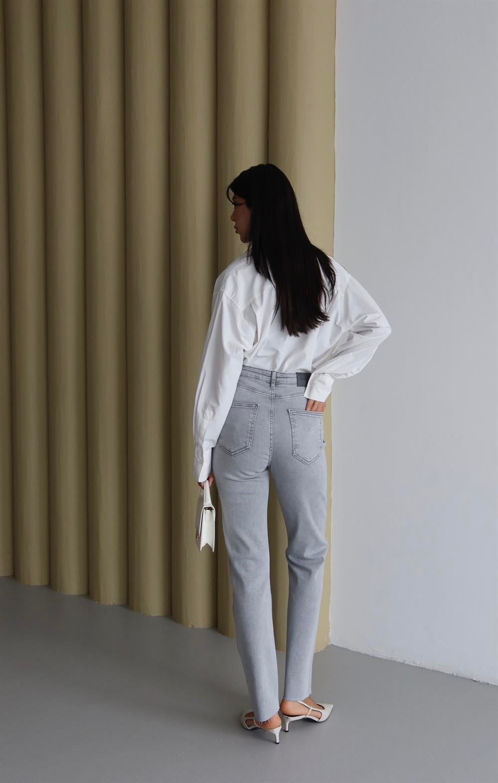 High-Waist Straight Leg Rhinestone Jeans in Light Grey - Lacarino Jeans - by Peralane - photo 5