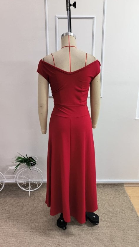 Women's Off-Shoulder Wrap V-Neck Long Crepe Dress in Red - Janes - by Peralane - photo 6