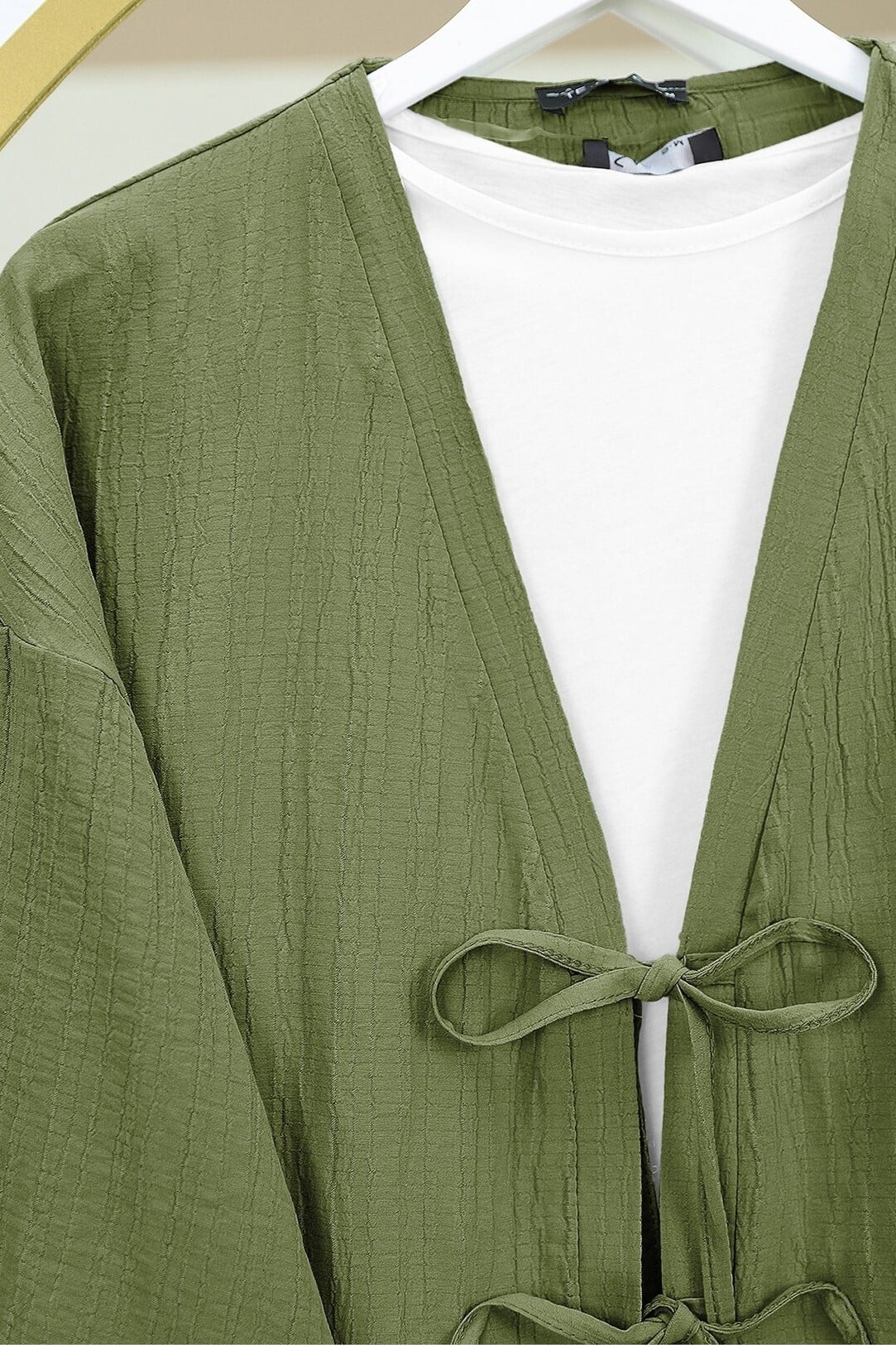Crinkle Two-Piece Set with Double Tie Front and Wide-Leg Trousers - Olive Green - Podyumplus - by Peralane - photo 4