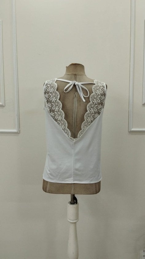 Women's Sleeveless V-Neck Lace Trim Blouse with Back Lace-Up Detail - Janes - by Peralane - photo 8