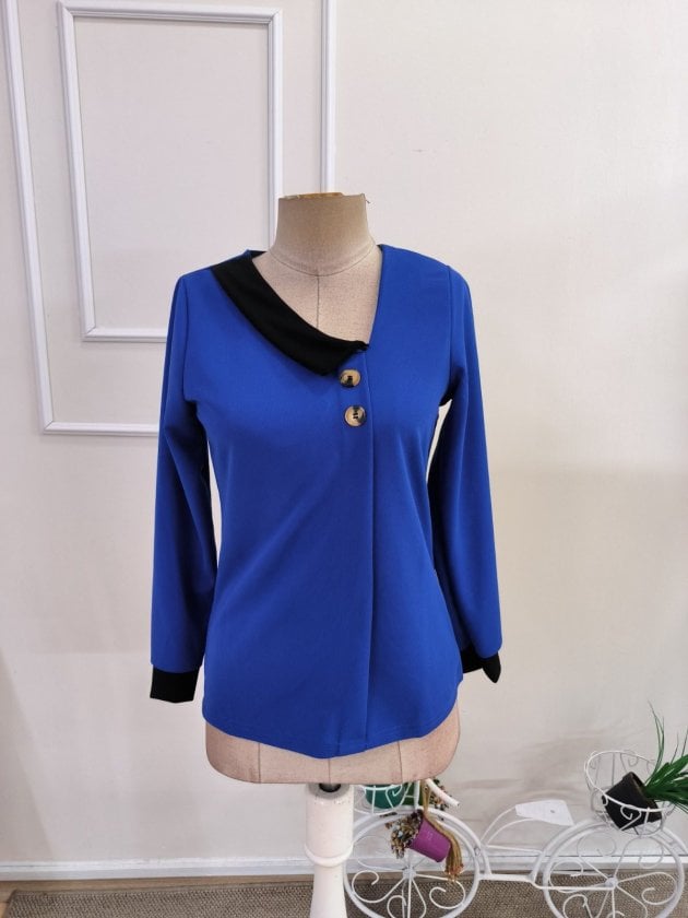 Women's Long-Sleeved Asymmetric Neckline Crepe Blouse with Buttons - Janes - by Peralane - photo 4