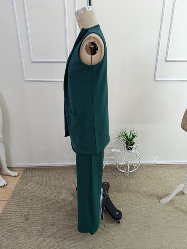 Women's Sleeveless Open-Front Pocketed Crepe Vest and Wide-Leg Trousers Two-Piece Set - Janes - by Peralane - photo 5