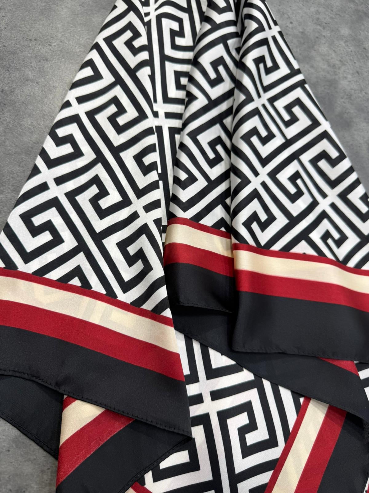 Geometric Pattern Black Bandana Scarf 90x90 cm - Nesvay - by Peralane - photo 3