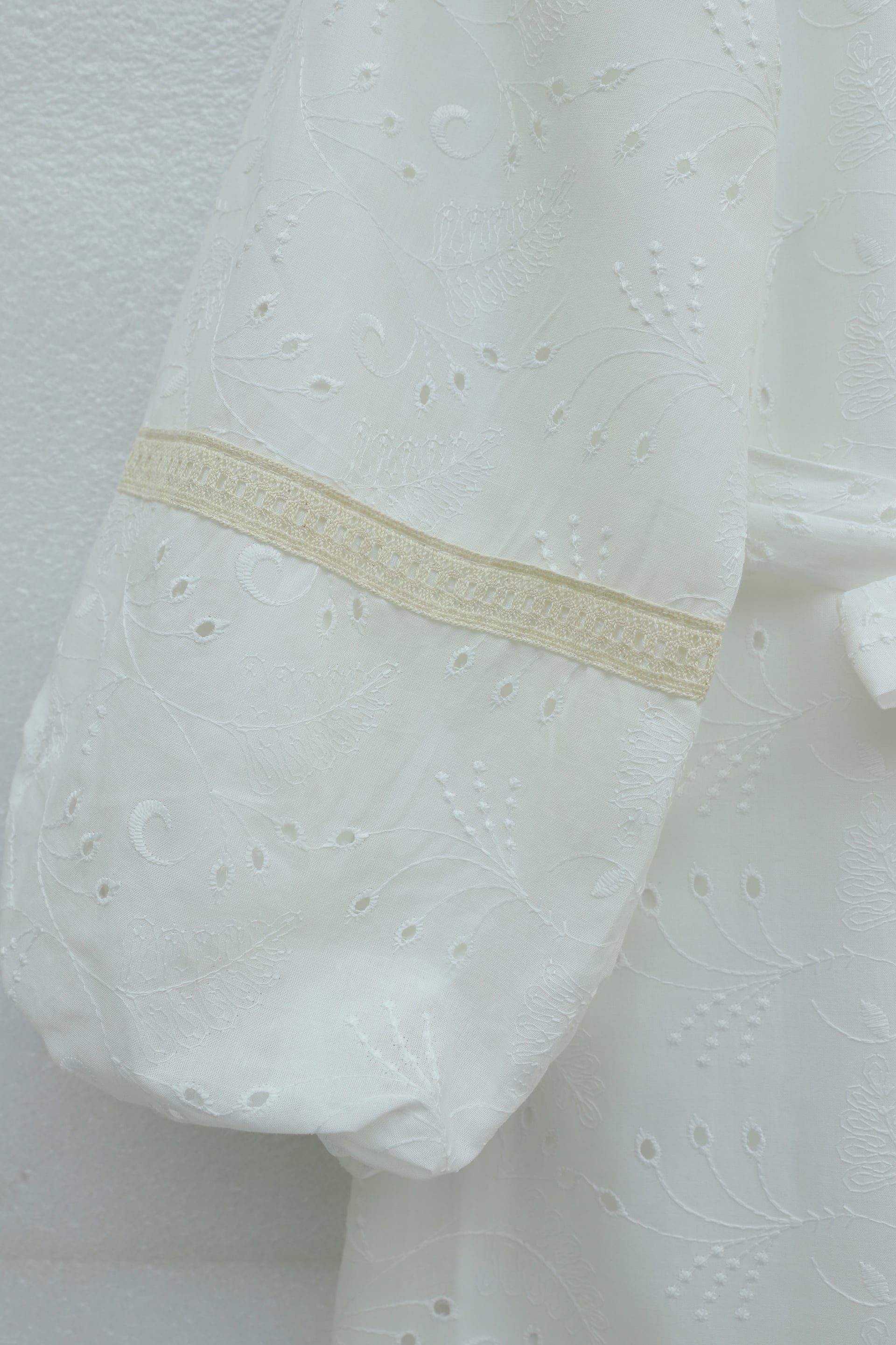 White Linen-Look Modest Dress with Peter Pan Collar and Belt - Podyumplus - by Peralane - photo 6