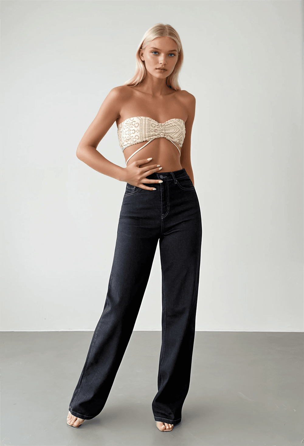 Women's High Waist Flared Rinse Jeans with Frayed Hem - Lacarino Jeans - by Peralane - photo 5