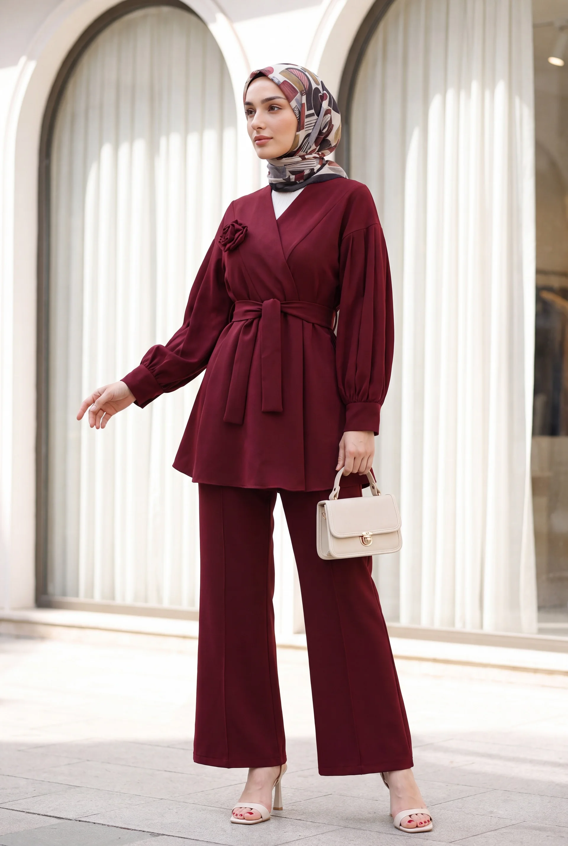 V-Neck Rose Brooch Belted Balloon Sleeve Pleated Waist Elastic Trousers Two-Piece Set - Burgundy - Podyumplus - by Peralane - photo 2