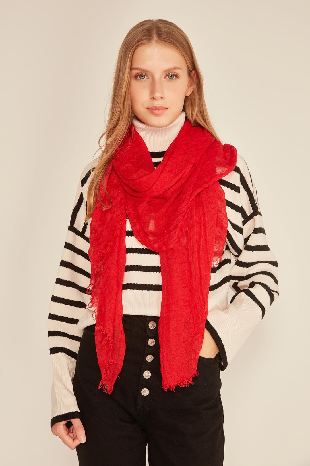 Red Crinkled Scarf 90x180 cm - Nesvay - by Peralane