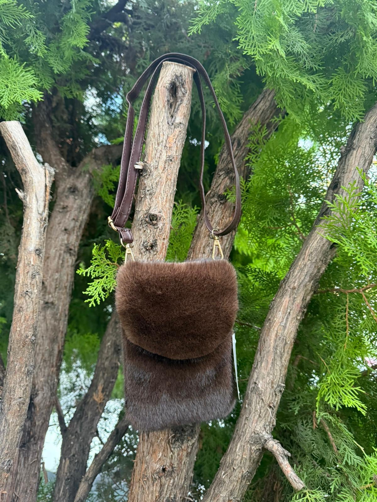 Plush Brown Magnetic Mini Handbag - Nesvay - by Peralane - photo 3