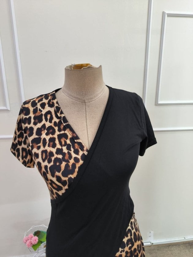 Women's Short-Sleeved Wrap V-Neck Asymmetric Hem Viscose Blouse with Leopard Print Panels - Janes - by Peralane - photo 4