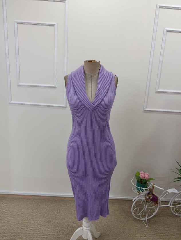 Women's Sleeveless Midi Ribbed Knit Dress with Deep V-Neck and Folded Collar in Lavender - Janes - by Peralane - photo 6