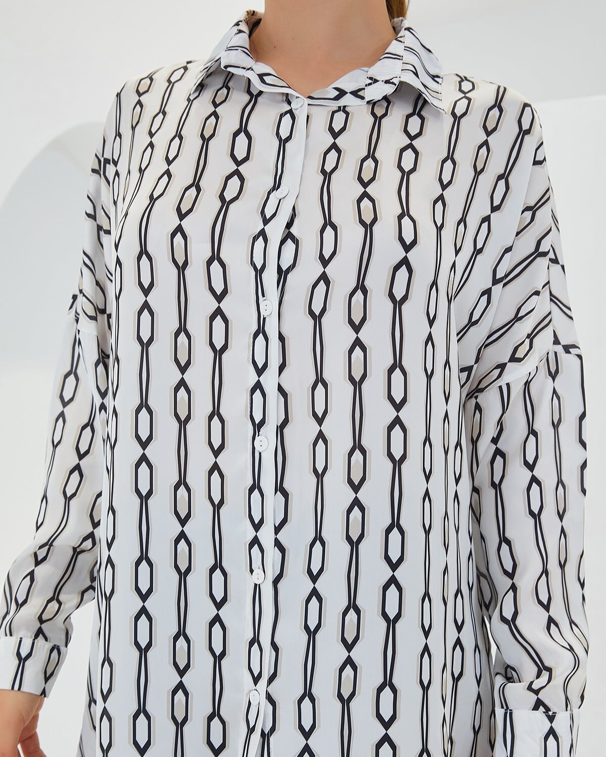 Women's Black and White Chain Print Oversize Satin Blouse - Bigdart - by Peralane - photo 5