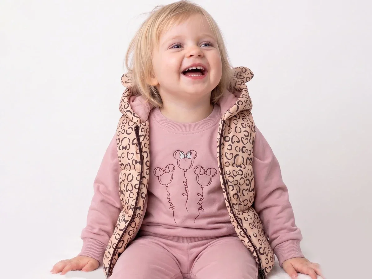 Girl's Three-Piece Set with Dusty Rose Sweatshirt, Trousers, and Leopard-Print Gilet - Bebly - by Peralane