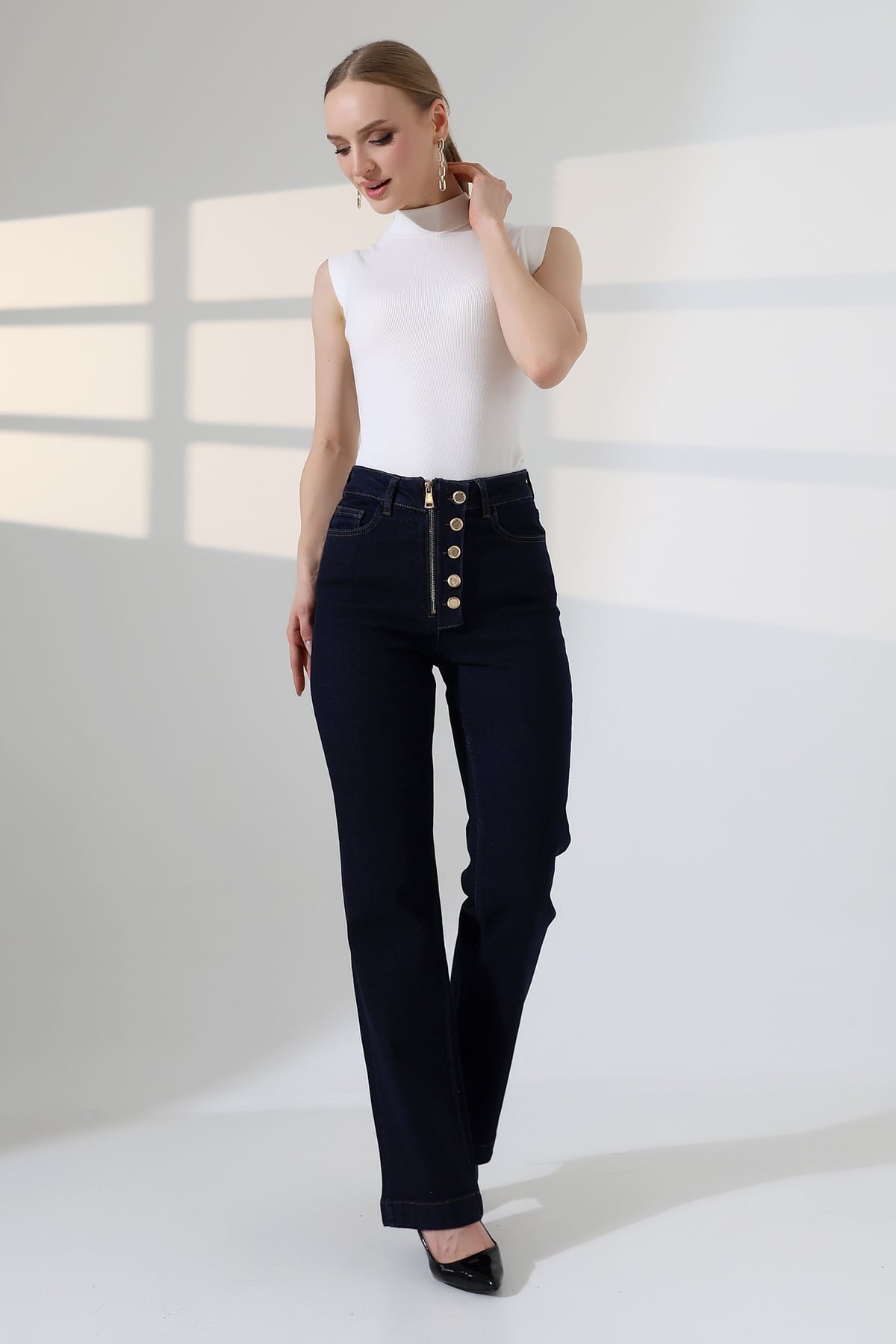 High Waist Straight-Leg Denim Trousers with Button and Zip Closure - Dark Navy - Xlove - by Peralane - photo 4