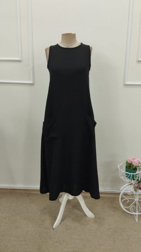 Women's Black Sleeveless Round Neck A-Line Long Dress with Pockets - Janes - by Peralane - photo 6