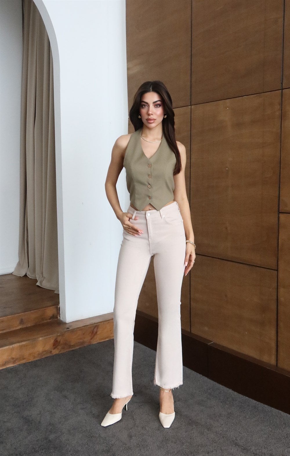 High Waist Frayed Hem Beige Jean Trousers with Olive Vest Set - Lacarino Jeans - by Peralane - photo 5