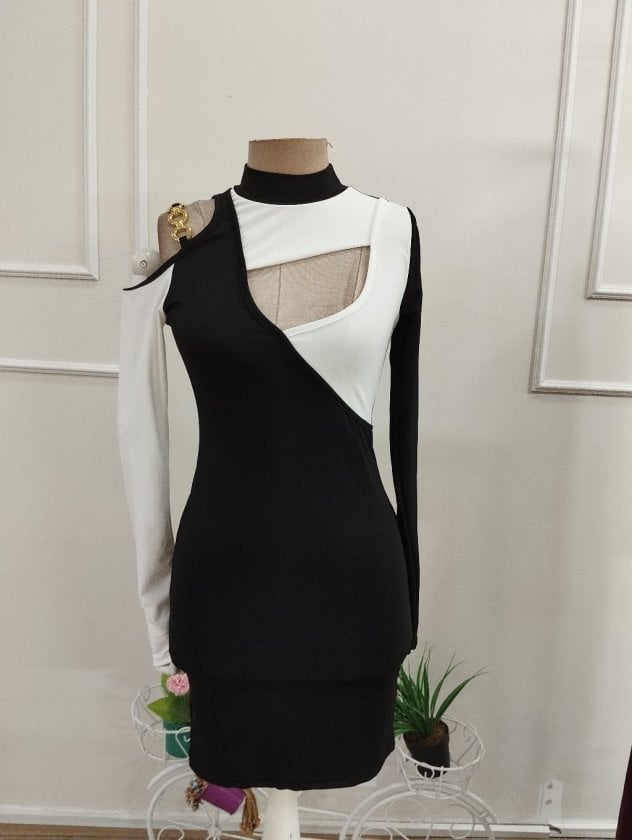 Women's Long Sleeve Mock Neck Cut-Out Mini Dress with Chain Accent - Janes - by Peralane - photo 4